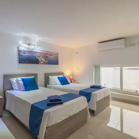 Sundial Court Guest house *