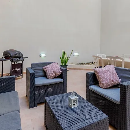 Sundial Court Pensiune